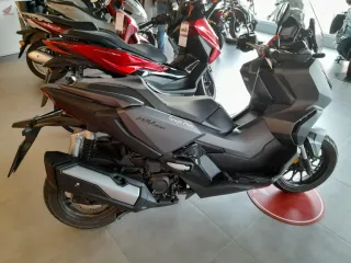 Honda ADV Gris Perla Seminueva