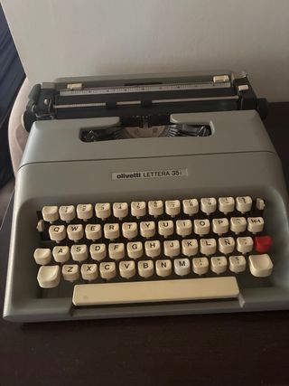Máquina de escribir Olivetti Lettera 35i