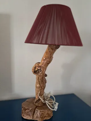 Lámpara madera artesanal con tulipa intercambiable