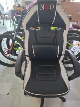 Silla Gamer NEO Negra y Blanca
