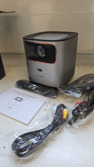 Proiettore YUZINO 4K Supporto E-Focus GD122