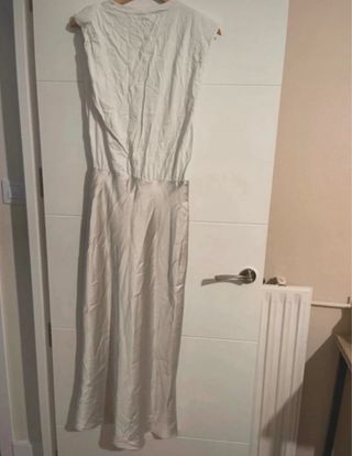 Vestido satinado beige midi