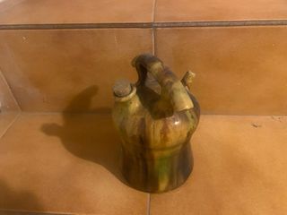 Botijo antiguo de cerámica