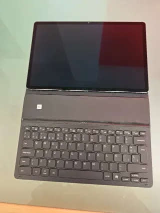 Samsung Galaxy Tab S10+ con accesorios