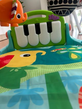 Alfombra de juegos para bebés con piano