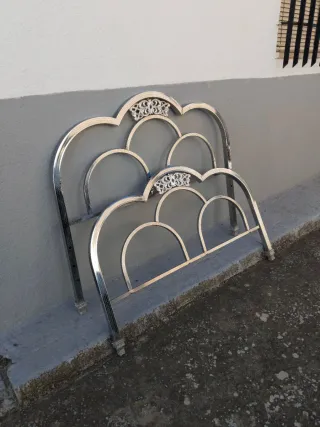 Cabecero y piecero de metal plateado