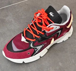 Zapatillas Lacoste Negras y Rojas