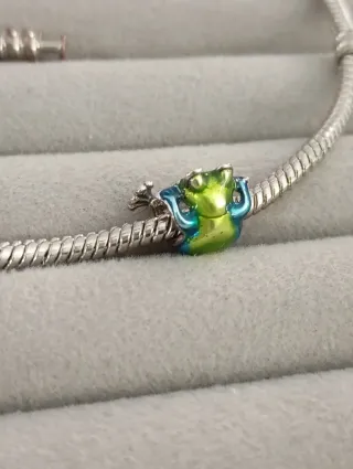 Charm rana trepadora nuevo plata