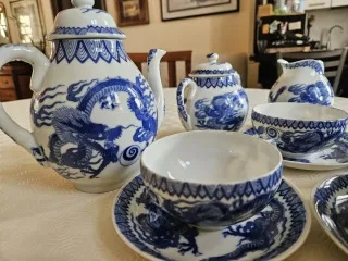 Servizio da tè in porcellana con draghi