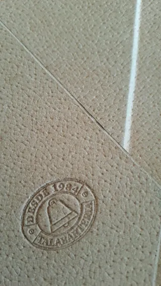 Cornice portafoto in pelle con decorazioni