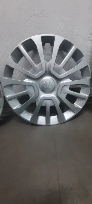 3 Tapacubos Toyota 16"