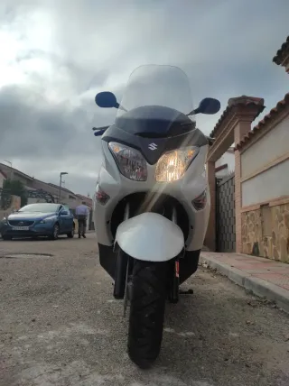 Suzuki Burgman 125cc Blanca 7.500km