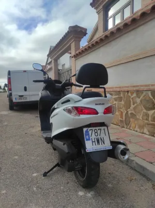Suzuki Burgman 125cc Blanca 7.500km