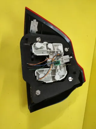 PILOTO TRASERO DERECHO VOLVO S40 (LED)