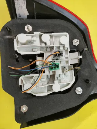 PILOTO TRASERO DERECHO VOLVO S40 (LED)