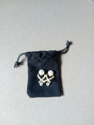 Pendientes elegantes perla , oro y diamantes imita