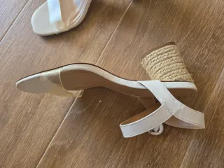 Sandalias blancas tacón cuña