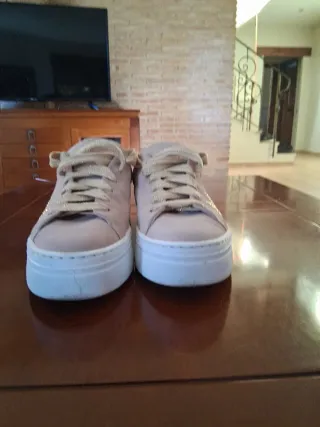 Zapatillas Beige con Estrellas Doradas Talla 39