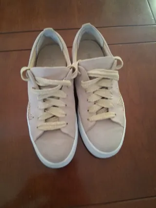 Zapatillas Beige con Estrellas Doradas Talla 39