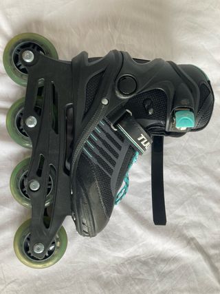 Patines en línea y bolsa de transporte