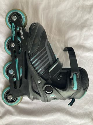 Patines en línea y bolsa de transporte