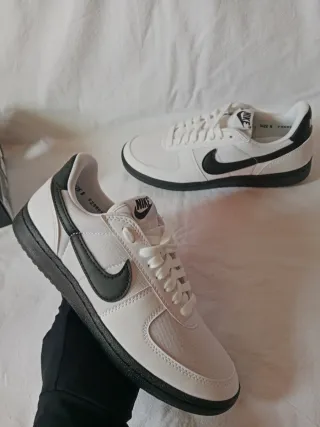 Zapatillas Nike Blancas y Negras