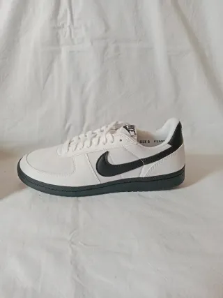 Zapatillas Nike Blancas y Negras