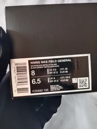 Zapatillas Nike Blancas y Negras