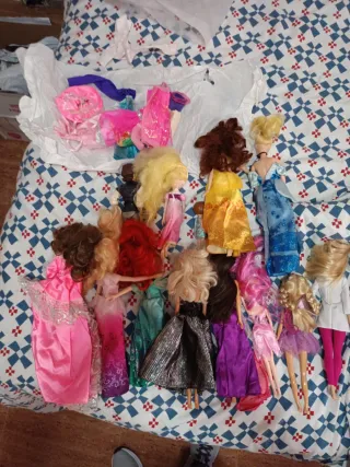 Lote Muñecas Barbie y Accesorios