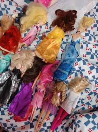 Lote Muñecas Barbie y Accesorios