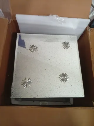 Mesa auxiliar cristal con estrellas