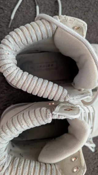 Botas tobilleras blancas