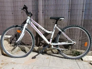Bicicleta infantil blanca