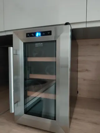 Vinoteca Cecotec 8 botellas casi nueva