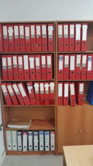 Conjunto mesas,estanterías y sillas oficina