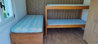 Litera de madera con baúl