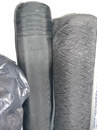 Tessuto nero con disegno