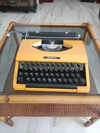 Máquina de escribir Silverette Amarilla