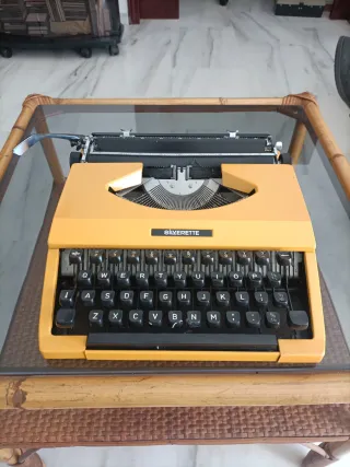 Máquina de escribir Silverette Amarilla