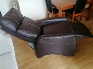 Sillón reclinable de piel marrón