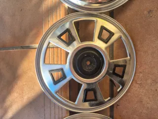 Juego de 4 tapacubos plateados