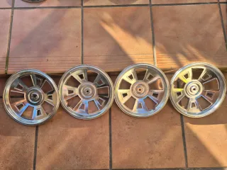 Juego de 4 tapacubos plateados