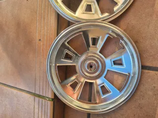 Juego de 4 tapacubos plateados