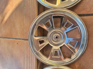 Juego de 4 tapacubos plateados