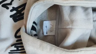 Sudadera con capucha y estampado