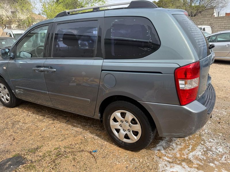 KIA Carnival 2008 - foto 1