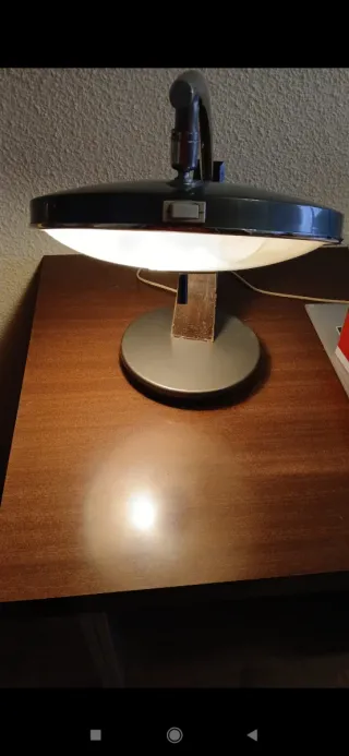 Lámpara de escritorio moderna