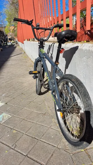 Bicicleta BMX Decathlon Wipe 300