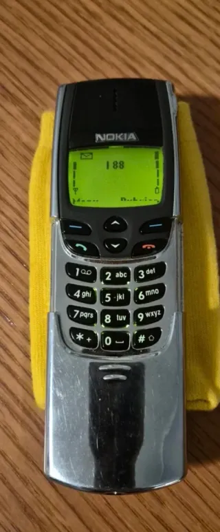 Nokia 8810 - Argento e Nero