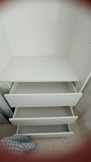 Armario puertas correderas blanco +  2 cajoneras